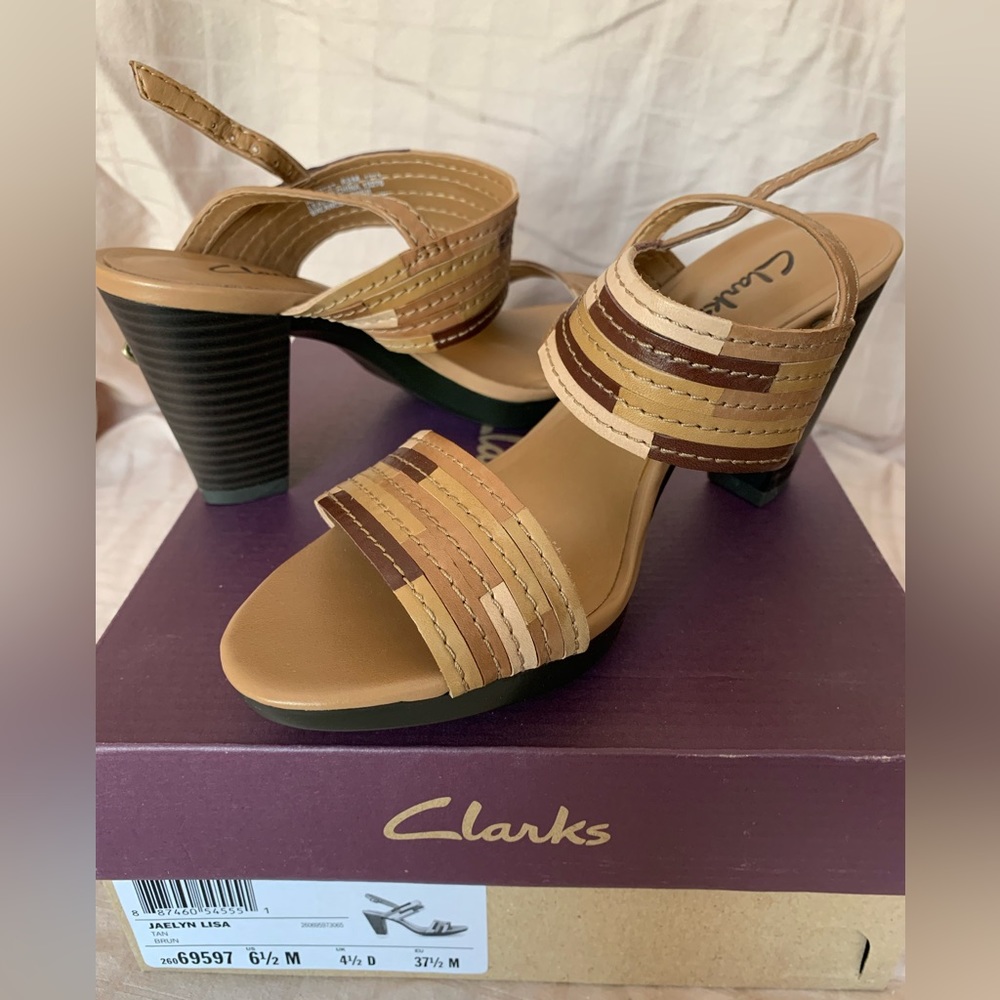 Clarks short tan heels